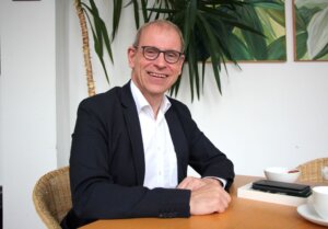 Nach 23 Jahren als Caritasdirektor in Solingen und Wuppertal geht Dr. Christoph Humburg am 31. Oktober in den Ruhestand. (Foto © Sandra Grünwald)