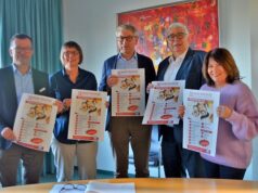 Martin Idelberger, Barbara Eufinger, Andreas Schwarberg, Peter Wirtz und Rita Thomas präsentieren ein abwechslungsreiches und vielseitiges Programm der diesjährigen Walder Theatertage. (Foto: © Martina Hörle)