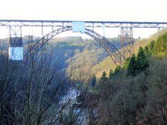 Die Müngstener Brücke ist Deutschlands höchste Eisenbahnbrücke. Zu ihren Füßen liegt der Brückenpark Müngsten. (Foto: © Martina Hörle)