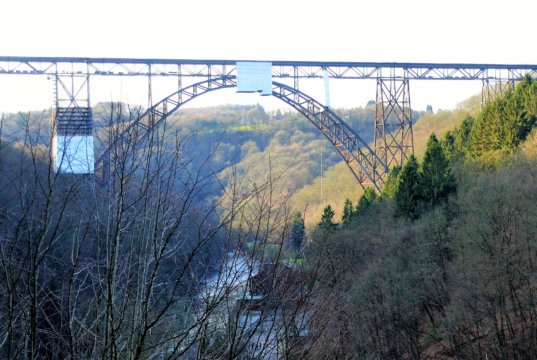 Die Müngstener Brücke ist Deutschlands höchste Eisenbahnbrücke. Zu ihren Füßen liegt der Brückenpark Müngsten. (Foto: © Martina Hörle)