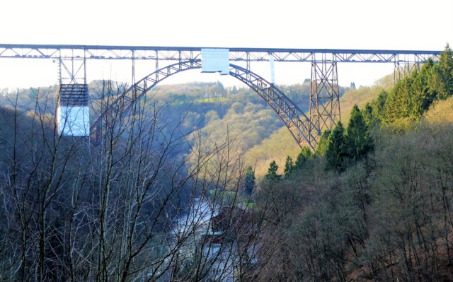 Die Müngstener Brücke ist Deutschlands höchste Eisenbahnbrücke. Zu ihren Füßen liegt der Brückenpark Müngsten. (Foto: © Martina Hörle)