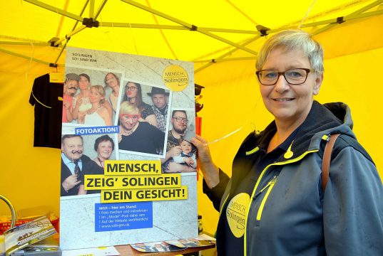 Sabine Rische von der Pressestelle Solingen ist gemeinsam mit ihren Mitstreitern auf der Suche nach Solinger Gesichtern. Die sollen Verwendung in künftigen Marketingaktivitäten finden. (Foto: © Martina Hörle)