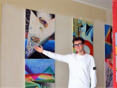 Der achtzehnjährige Künstler David Cira zeigt in der city-art-Gastgalerie (ehemals Segafredo) in seiner ersten Solo-Ausstellung 14 Werke, mit denen er die Besucher in imaginäre Welten entführt. (Foto: © Martina Hörle)