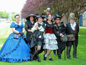 Großartige Kostüme präsentierten Mitglieder der Gruppe Steampunk Treffen NRW. (Foto © Sandra Grünwald)
