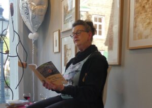 Martina Hörle entführte das Publikum in „Die Nacht des Drachen“. (Foto © Saga Grünwald)