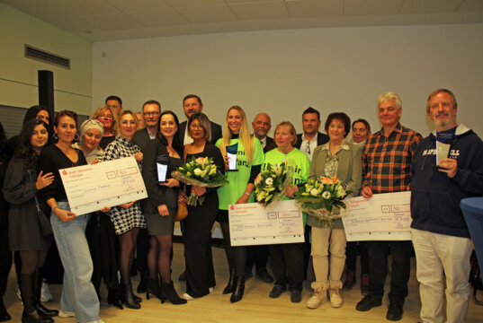 Drei ehrenamtlich tätige Gruppen wurden am Samstag im Klinikum Solingen mit dem Selbsthilfepreis ausgezeichnet. (Foto © Sandra Grünwald)