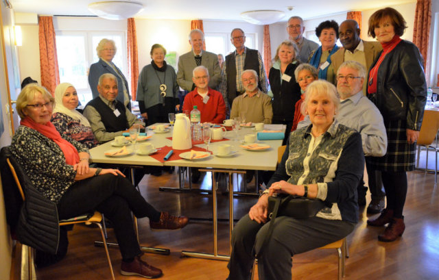 Für ihr langjähriges Engagement wurden 15 Seniorensicherheits-Berater in einer Feierstunde im SenVital Seniorenpark mit einer Urkunde geehrt. (Foto: © Martina Hörle)