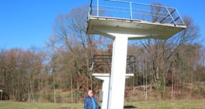 Axel Hoppe vom Förderverein Freizeitpark Aufderhöhe erzählte bei einem Rundgang von den Plänen für die Zukunft. (Foto © Sandra Grünwald)