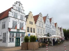 Friedrichstadt: Stadt der Toleranz Friedrichstadt im Kreis Nordfriesland in Schleswig-Holstein besticht durch seine niederländischen Häuser, seine Grachten und eine ganz besondere Atmosphäre. (Foto © S. Grünwald)
