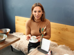 Mit dem Café Glückskind hat sich Dilek Cakir einen Herzenswunsch erfüllt (Foto © Sandra Grünwald)