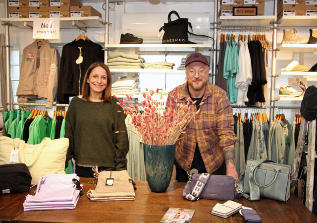 Sabrina Klütsch und Thorsten Berhorst sorgen dafür, dass sich die Kunden in Gracy's Fashion and More wie Könige fühlen. (Foto: © Sandra Grünwald)