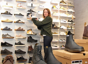 Auch Sneakers und andere Schuhe sind im Gracy's Fashion zu haben. (Foto: © Sandra Grünwald)