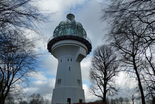 Der Spaziergang führt an Solingens höchster Stelle am Lichtturm vorbei und dann hinab ins Tal zum Flockertsholzer Bach. (Foto © Sandra Grünwald)