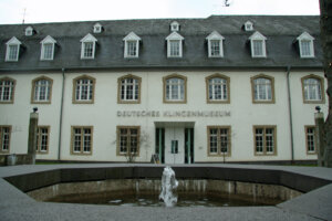 Das Deutsche Klingenmuseum befindet sich im Gebäude des 1187 gegründeten Frauenklosters des Benediktinerordens, das im 17. Jahrhundert zu einem Stift der Augustinerinnen Chorfrauen umgewandelt wurde. (Foto © Sandra Grünwald)