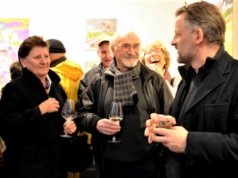 Künstler Helmut Büchter (Mitte) stellt zum ersten Mal bei Dirk Balke (re.) in der Galerie ART-ECK aus. (Foto: © Martina Hörle)