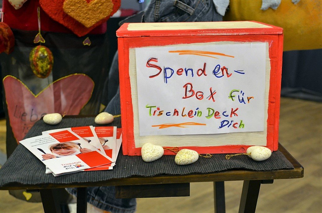 Die Spendenbox für Tischlein Deck Dich darf bei keiner Aktion fehlen. (Foto: © Martina Hörle)
