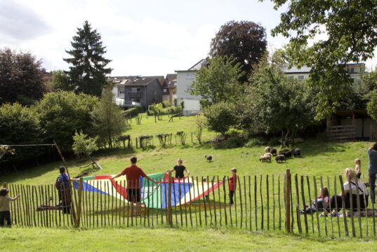 Zahlreiche große und kleine Gäste aus dem Bergischen Land genossen Spiel und Spaß in der Natur. (Foto: © Sarah Schmitz)