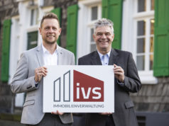 Thomas Broszat (li.) und Eberhard Stein führen seit Januar 2020 gemeinsam die Geschäfte der IVS Immobilien GmbH & Co. KG an der Gerberstraße in Solingen-Gräfrath. (Foto: © Cornelius Cantow)