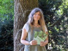 Saga Grünwald vom custos verlag liest gemeinsam mit Martina Hörle und Mona Thiersch aus der neuen Anthologie. (Foto: © Martina Hörle)