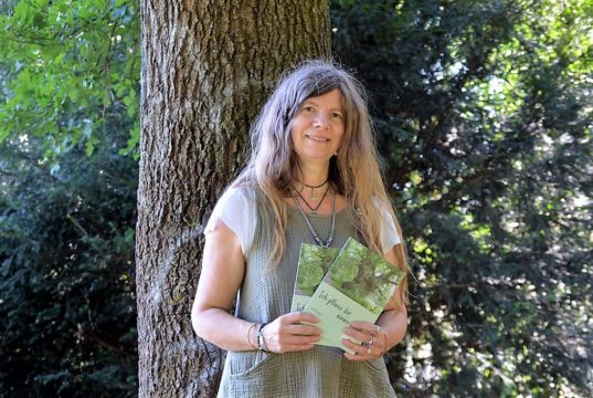 Saga Grünwald vom custos verlag liest gemeinsam mit Martina Hörle und Mona Thiersch aus der neuen Anthologie. (Foto: © Martina Hörle)