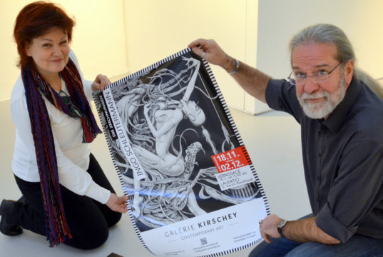 Galeristin Astrid Kirschey und Künstler Ingo Schleutermann bei den Vorbereitungen für die neue Ausstellung. (Foto: © Martina Hörle)