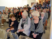 Am vergangenen Samstag fand wieder die traditionelle Jahresausstellung der Solinger Künstler im Kunstmuseum statt. Die zahlreich erschienenen Besucher waren begeistert von der Vielfalt der Arbeiten. (Foto: © Martina Hörle)