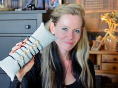 Janine „Nini“ Schmitz kreiert aus Makramee und Baumperlen zauberhafte Schmucksachen. (Foto: © Martina Hörle)