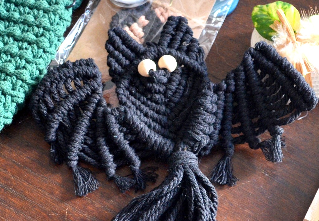 Kleine Handtaschen oder Koffer sind ideale Behältnisse für Geldgeschenke oder Gutscheine. (Foto: © Martina Hörle)