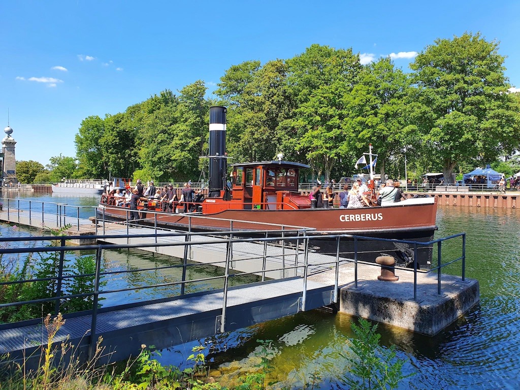 Das historische Dampfschiff Cerberus fuhr am Samstag zahlreiche Passagiere über den Kanal. (Archivfoto: © Sarah Schmitz)