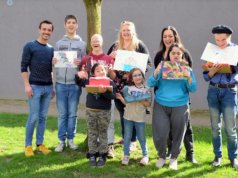 In dem zweiwöchigen Workshop im Atelier AndersARTig gestalten Schülerinnen und Schüler der Wilhelm-Hartschen-Schule unter Leitung von Janine Werner große und kleine Plastiken. (Foto: © Martina Hörle)