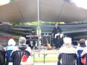 „Just the 2 of us“ spielten bei ihrem Sommerkonzert im Botanischen Garten Song von Joe Cocker, Santana und Ray Charles. (Foto © Sandra Grünwald)
