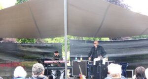 „Just the 2 of us“ spielten bei ihrem Sommerkonzert im Botanischen Garten Song von Joe Cocker, Santana und Ray Charles. (Foto © Sandra Grünwald)