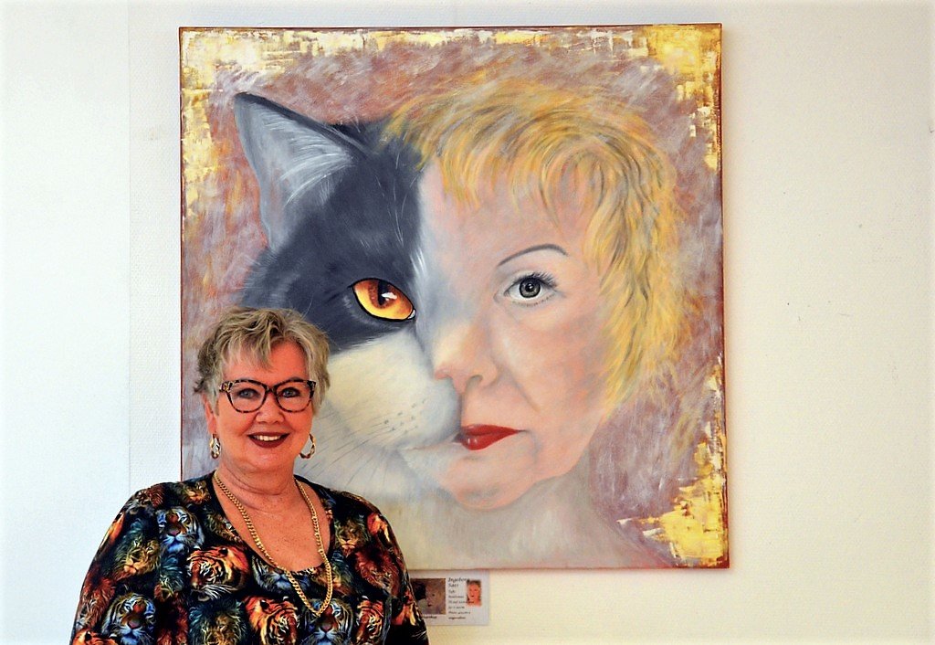 Die Solinger Künstlerin Ingeborg Saes liebt Katzen über alles. Die rechte Hälfte des Bildes ist ein Selbstporträt, die linke Hälfte ihre Lieblingskatze. (Foto: © Martina Hörle)
