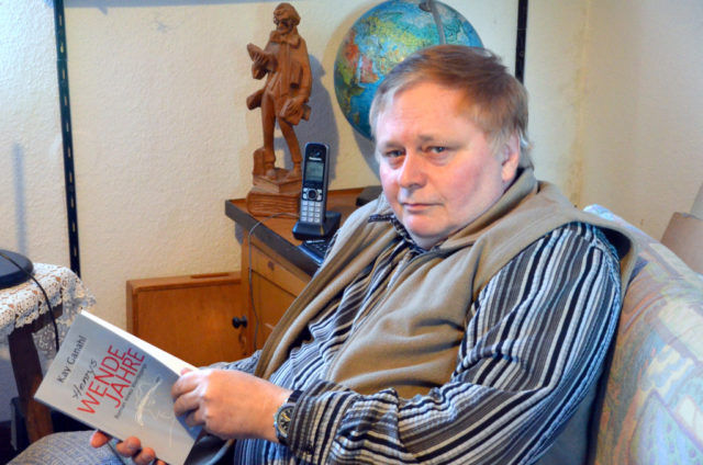 Im gleichen Jahr, in dem sich die demokratische Revolution in der DDR zum dreißigsten Mal jährt, ist Kay Ganahls Roman „Henrys Wendejahre. Roman eines Werdegangs“ erschienen. Er erzählt von dem Schicksal eines Jungagenten der Stasi. (Foto: © Martina Hörle)