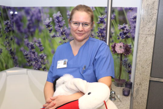 Amelie Srenker ist Hebamme im Team des Kreißsaals im Solinger Klinikum. (Foto: © Bastian Glumm)