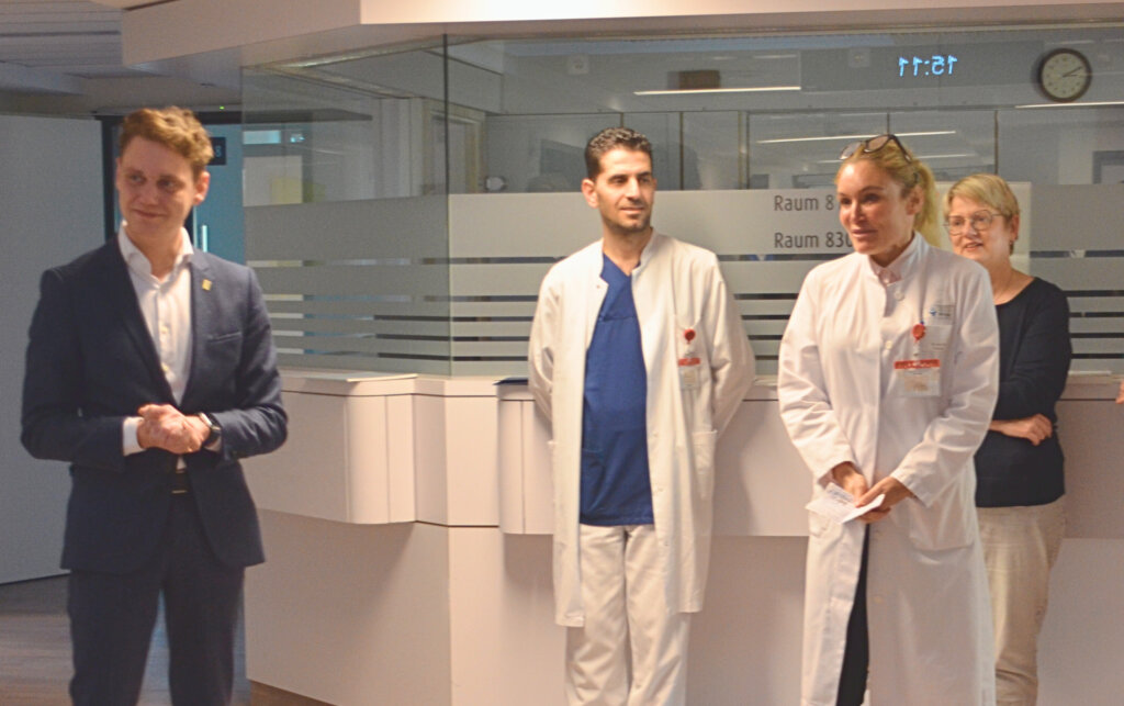 OB Daniel Flemm spricht den Verantwortlichen seinen Dank für die erfolgreiche Zertifizierung aus. (Foto © Martina Hörle)