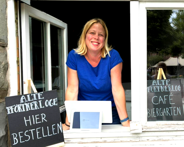 Kristina Antonia Schäfer eröffnet mit der Alten Pförtnerloge ein Pop-up-Café auf dem Innovation.Campus und möchte einen neuen Treffpunkt für Solingerinnen und Solinger schaffen. (Foto: © Solingen.Business)