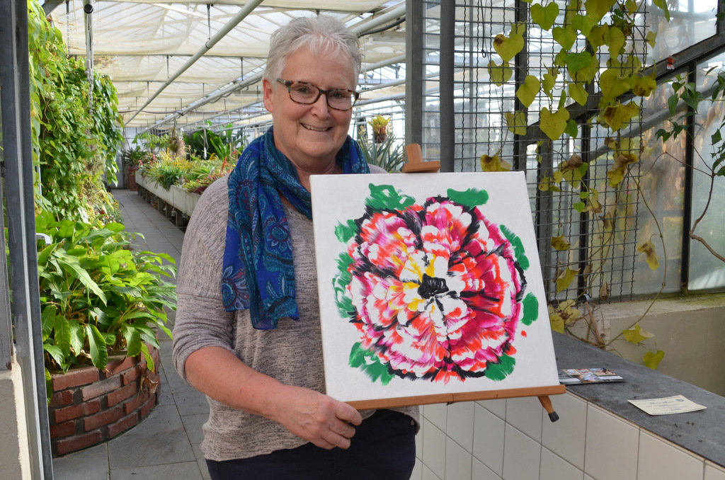 Wieder präsentiert die Malgruppe des Botanischen Gartens ihre zauberhaften Arbeiten. Sabine Schulz-Wolff leitet die Gruppe der Hobbykünstlerinnen und –künstler. Sie möchte ihren Teilnehmern nicht nur Maltechniken vermitteln, sondern auch den Blick für die Natur schärfen. (Foto: © Martina Hörle)