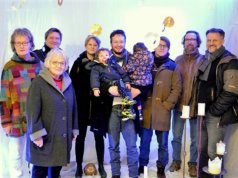 Freuen sich schon sehr auf den traditionellen Freitag mit „Kunst & Kostbarkeiten (v. li. Christina Koester, Ulle Huth, Andre Peer, Marie Brockhaus, Daniel Niederau, Moritz Albert, Boris v. Reibnitz, Dirk Balke) (Foto: © Martina Hörle)