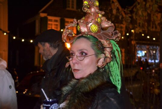 Die Steampunker, die in diesem Jahr erstmals bei Gräfraths Kunst & Kostbarkeiten auftraten, stießen bei den Besuchern auf großes Interesse. (Foto: © Martina Hörle)