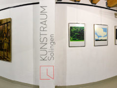 Das bisher unter dem Namen „Atelier KünstlerPack“ bekannte Gemeinschaftsatelier in den Güterhallen feiert im Rahmen einer Vernissage seine Umbenennung in „KUNSTRAUM Solingen“. (Foto: @ Norbert Sarrazin)