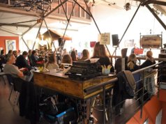 Im Atelier Pest-Projekt trugen die jungen Nachwuchsautoren gekonnt ihre wunderbaren Texte vor. (Foto: © Martina Hörle