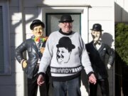 Wolfgang Günther erzählt den Besuchern seines Museums gerne amüsante Anekdoten und interessante Fakten zu Stan Laurel und Oliver Hardy. (Foto © Sarah Schmitz)