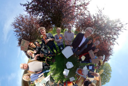 Bei der diesjährigen 13. Lichternacht zeigen nationale und internationale Künstler ein großartiges Spektakel aus Luftakrobatik, Lichtinstallationen und 3D-Technik. Trotzdem wird die Beschaulichkeit nicht vergessen. (Foto: © EXCIT3D)