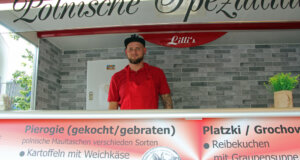 Stefan Breuer freut sich, dass Lilli's Foodtruck schon viele polnische und deutsche Kunden hat. (Foto © Sandra Grünwald)