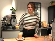 Marie Meyer (im Bild) und Sharon Büll haben sich mit dem Café Loco einen Traum erfüllt. (Foto © Sandra Grünwald)