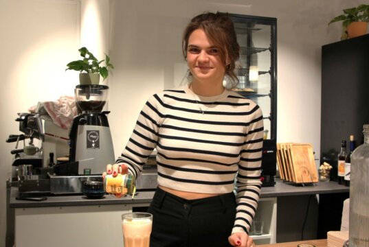 Marie Meyer (im Bild) und Sharon Büll haben sich mit dem Café Loco einen Traum erfüllt. (Foto © Sandra Grünwald)