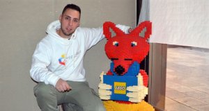 Marcel Buntenbach stellt Kunstwerke aus Lego her. Der Lego-König besitzt rund 2,8 Millionen Steine. Allein für diesen Fuchs hat er 5.000 Teile verbraucht. (Foto: © Martina Hörle)