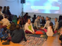 Kleine und große Zuschauer freuen sich schon sehr auf den neuen Kinofilm. Das Weihnachts-Cineminni ist seit Jahren ein Renner und immer ausgebucht. (Foto: © Martina Hörle)