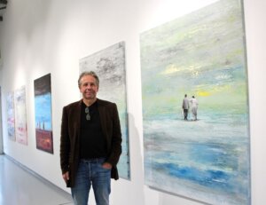 Mit seinen Collagen lädt Michael Gatzke die Betrachter ein, sich mit Sein und Schein zu beschäftigen. (Foto © Sandra Grünwald)